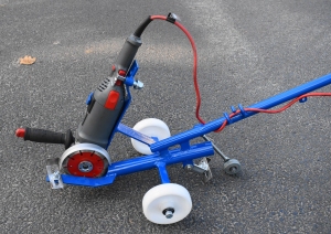 Czyszczarka/frezarka nacięć dylatacji