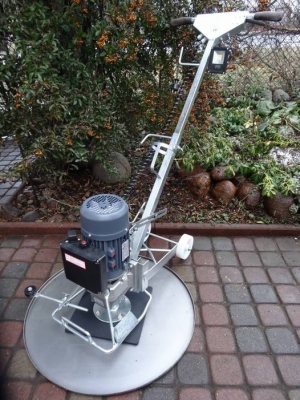 Rączka z dużą regulacją, wydłużana i całkowicie odejmowana. Całość cynkowana, lampa LED. Możliwa dodatkowa lampa LED na silniku